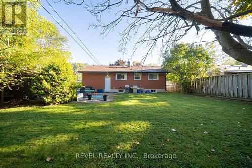 11 Hillcrest Avenue, Brantford, ON - Outdoor