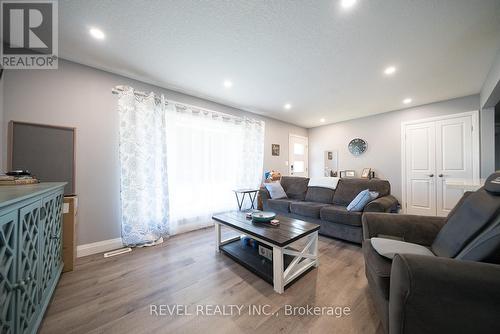 11 Hillcrest Avenue, Brantford, ON - Indoor Photo Showing Living Room