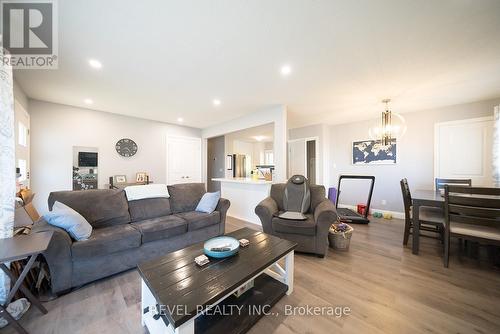 11 Hillcrest Avenue, Brantford, ON - Indoor Photo Showing Living Room