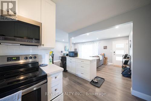 11 Hillcrest Avenue, Brantford, ON - Indoor Photo Showing Kitchen