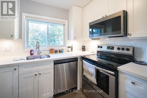 11 Hillcrest Avenue, Brantford, ON - Indoor Photo Showing Kitchen