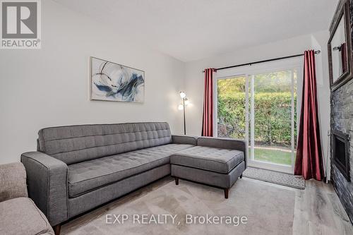 12 - 337 Kingswood Drive, Kitchener, ON - Indoor Photo Showing Living Room