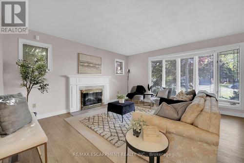 33 Brookfield Boulevard, Haldimand, ON - Indoor Photo Showing Living Room With Fireplace