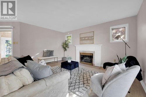 33 Brookfield Boulevard, Haldimand, ON - Indoor Photo Showing Living Room With Fireplace