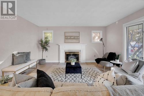 33 Brookfield Boulevard, Haldimand, ON - Indoor Photo Showing Living Room With Fireplace