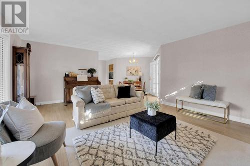 33 Brookfield Boulevard, Haldimand, ON - Indoor Photo Showing Living Room