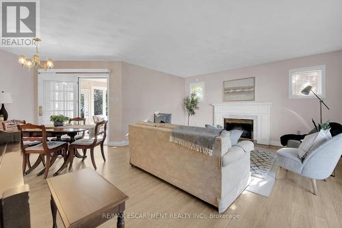 33 Brookfield Boulevard, Haldimand, ON - Indoor Photo Showing Living Room With Fireplace