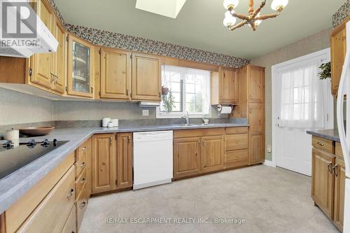 33 Brookfield Boulevard, Haldimand, ON - Indoor Photo Showing Kitchen