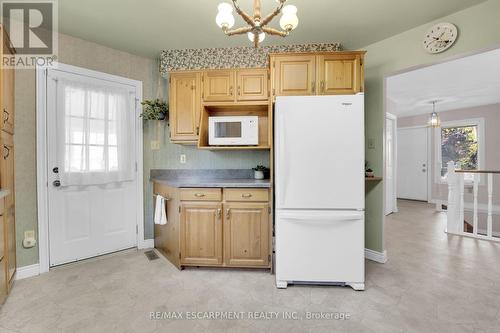 33 Brookfield Boulevard, Haldimand, ON - Indoor Photo Showing Kitchen