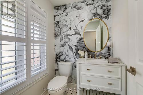 39 Gowland Drive, Hamilton, ON - Indoor Photo Showing Bathroom