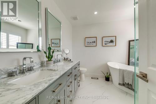 39 Gowland Drive, Hamilton, ON - Indoor Photo Showing Bathroom