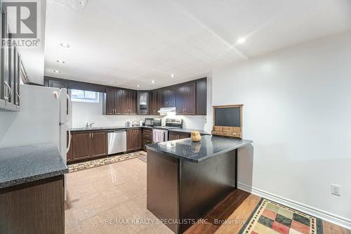 30 Latania Boulevard, Brampton, ON - Indoor Photo Showing Kitchen