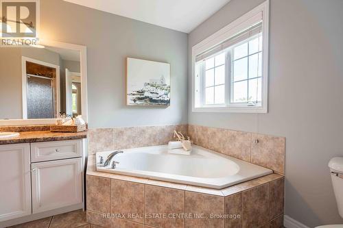 55 - 4055 Forest Run Avenue, Burlington, ON - Indoor Photo Showing Bathroom