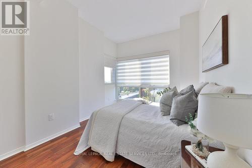 810 - 2511 Lakeshore Road W, Oakville, ON - Indoor Photo Showing Bedroom