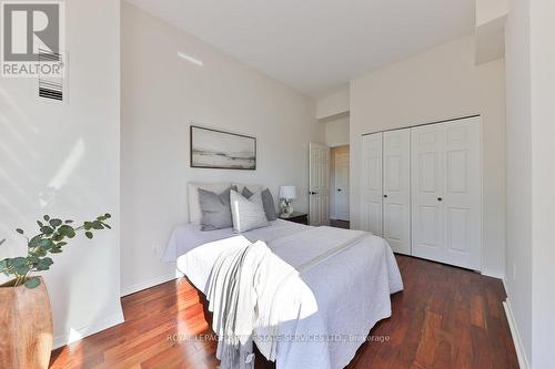 810 - 2511 Lakeshore Road W, Oakville, ON - Indoor Photo Showing Bedroom