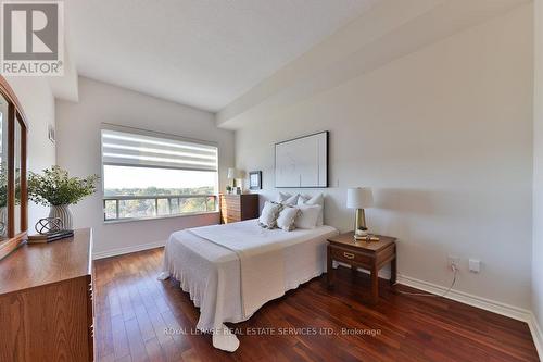 810 - 2511 Lakeshore Road W, Oakville, ON - Indoor Photo Showing Bedroom