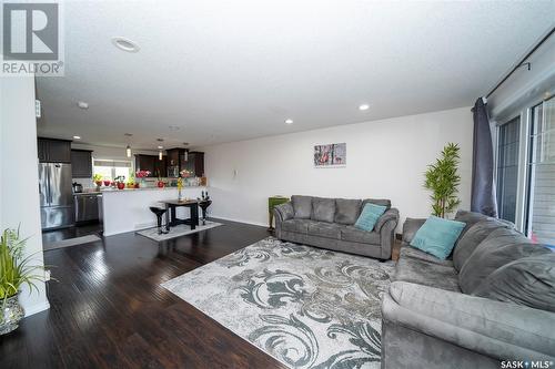 5633 Cederholm Avenue, Regina, SK - Indoor Photo Showing Living Room