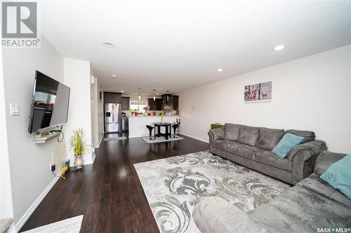 5633 Cederholm Avenue, Regina, SK - Indoor Photo Showing Living Room