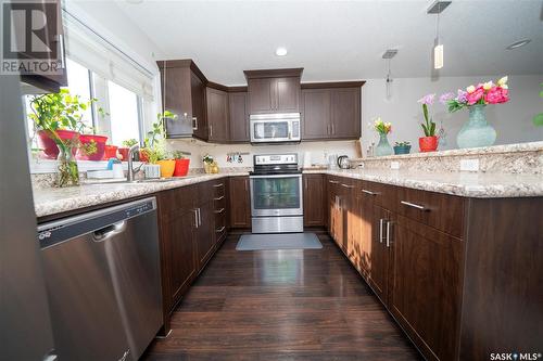 5633 Cederholm Avenue, Regina, SK - Indoor Photo Showing Kitchen With Stainless Steel Kitchen With Upgraded Kitchen