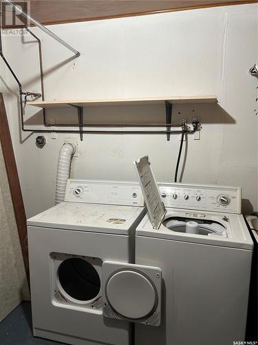 E 204 4Th Avenue E, Nokomis, SK - Indoor Photo Showing Laundry Room