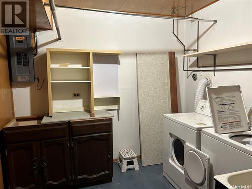 E 204 4Th Avenue E, Nokomis, SK - Indoor Photo Showing Laundry Room