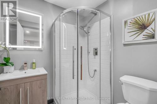 216 Erindale Crescent, Cambridge, ON - Indoor Photo Showing Bathroom