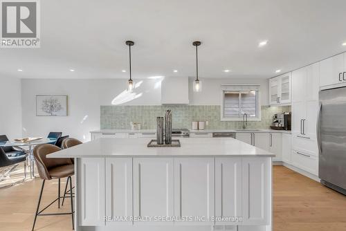 216 Erindale Crescent, Cambridge, ON - Indoor Photo Showing Kitchen With Upgraded Kitchen