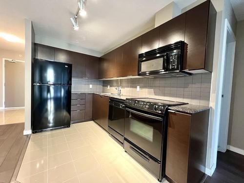 1107 13618 100 Avenue, Surrey, BC - Indoor Photo Showing Kitchen