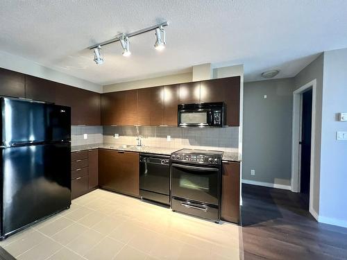 1107 13618 100 Avenue, Surrey, BC - Indoor Photo Showing Kitchen