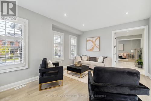 77 Walker Boulevard, New Tecumseth, ON - Indoor Photo Showing Living Room