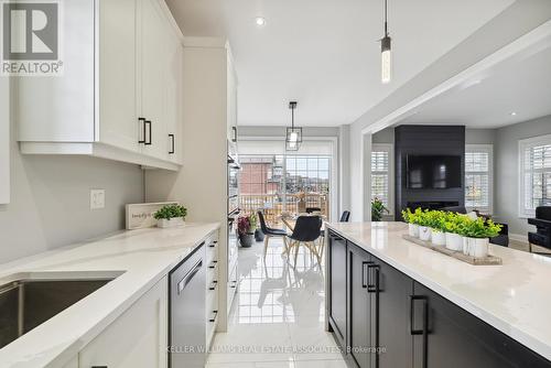 77 Walker Boulevard, New Tecumseth, ON - Indoor Photo Showing Kitchen