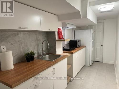 Bsmt - 934 Ledbury Crescent, Mississauga, ON - Indoor Photo Showing Kitchen