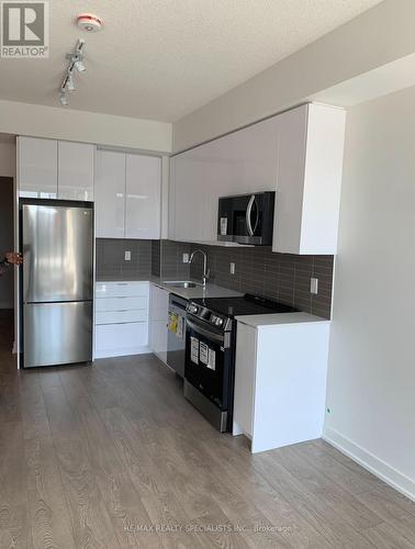 209 - 225 Malta Avenue, Brampton, ON - Indoor Photo Showing Kitchen With Stainless Steel Kitchen