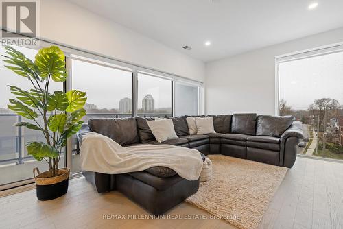 408 - 71 Wyndham Street S, Guelph, ON - Indoor Photo Showing Living Room