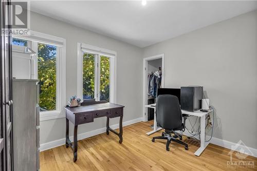 11 St Claire Avenue, Ottawa, ON - Indoor