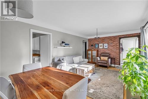 11 St Claire Avenue, Ottawa, ON - Indoor