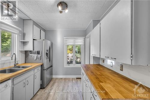 11 St Claire Avenue, Ottawa, ON - Indoor Photo Showing Kitchen With Double Sink