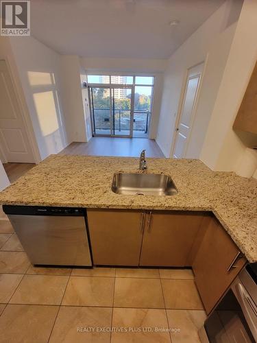 601 - 135 Wynford Drive, Toronto, ON - Indoor Photo Showing Kitchen