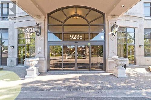 412 - 9235 Jane Street, Vaughan, ON - Outdoor