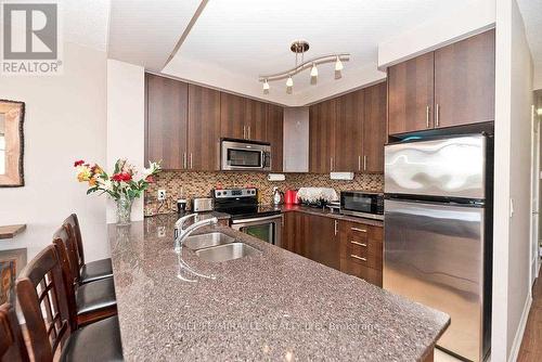 412 - 9235 Jane Street, Vaughan, ON - Indoor Photo Showing Kitchen With Double Sink With Upgraded Kitchen