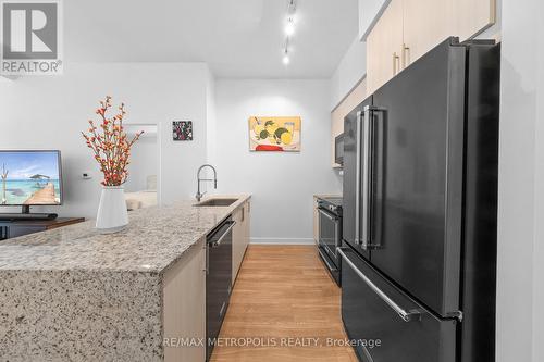 420 - 4055 Parkside Village Drive S, Mississauga, ON - Indoor Photo Showing Kitchen With Upgraded Kitchen