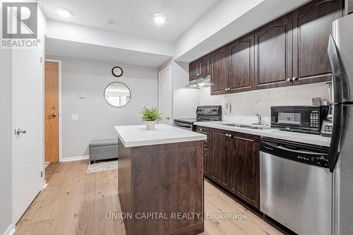 804 - 1050 The Queensway, Toronto, ON - Indoor Photo Showing Kitchen