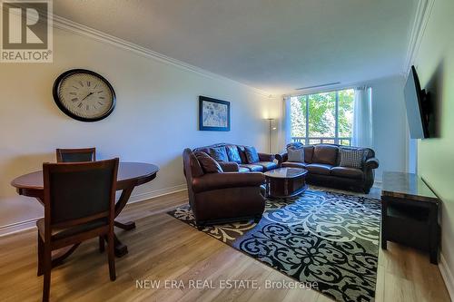 102 - 8111 Forest Glen Drive, Niagara Falls, ON - Indoor Photo Showing Living Room