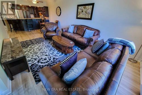 102 - 8111 Forest Glen Drive, Niagara Falls, ON - Indoor Photo Showing Living Room