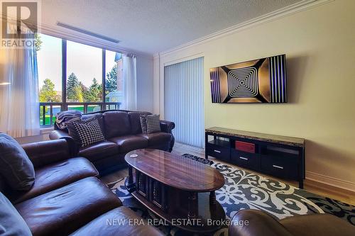 102 - 8111 Forest Glen Drive, Niagara Falls, ON - Indoor Photo Showing Living Room