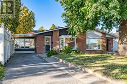 597 CLARKE AVENUE  Ottawa, ON K1K 2R8