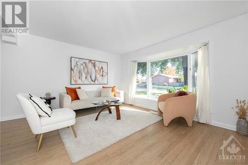 Living room - 597 Clarke Avenue, Ottawa, ON - Indoor