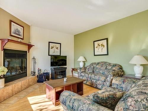 Salon - 527 Ch. Jean-Adam, Saint-Sauveur, QC - Indoor Photo Showing Living Room With Fireplace