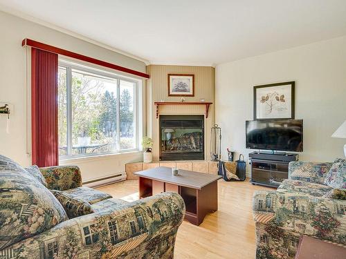 Salon - 527 Ch. Jean-Adam, Saint-Sauveur, QC - Indoor Photo Showing Living Room With Fireplace