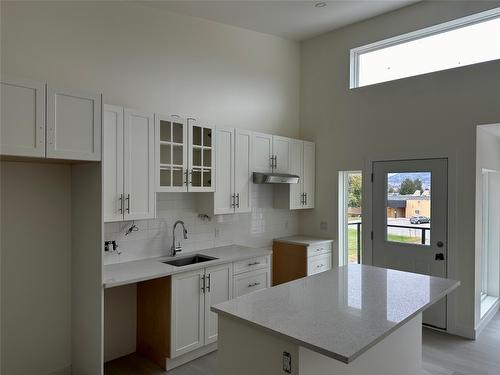 204-937 Spillway Road, Oliver, BC - Indoor Photo Showing Kitchen